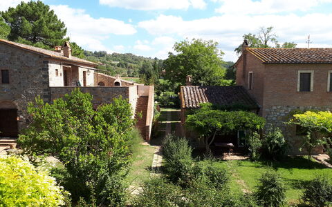 Appartamento Il Cantico Del Gallo, Wifi, Near Peru: Baum, Gebäude, Haus, Dach, Wohngebiet, Zuhause, Ländliches Gebiet, Strauch, Landschaft