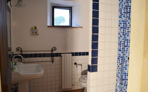 Appartamento Bellosguardo, Wifi, Near Perugia: Wand, Flooring, Armatur, Fussboden, Interior Design, Badezimmer, Fliese, Installation, Verbundwerkstoff, Zimmer