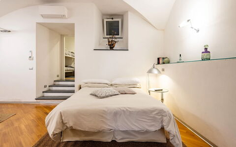 Casa Garibaldi - Levanto: Möbel, Interior Design, Bett, Wand, Fussboden, Flooring, Schlafzimmer, Decke, Holz, Zimmer