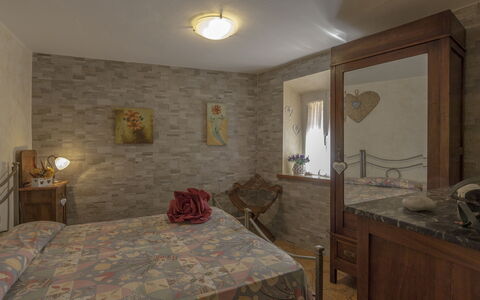 Casale La Pieve: Möbel, Interior Design, Wand, Flooring, Schlafzimmer, Decke, Zimmer, Fussboden, Bett, Beleuchtung
