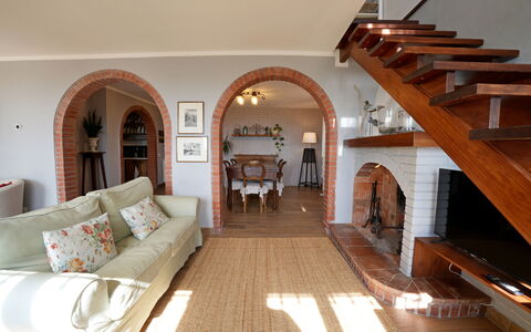 Villa Corsanico: Möbel, Interior Design, Flooring, Wand, Holz, Couch, Fussboden, Decke, Zimmer, Wohnzimmer