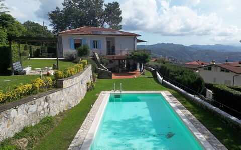 Villa Corsanico: Schwimmbad, Haus, Wohngebiet, Resort, Garten, Hazienda, Hinterhof, Eco Hotel, Estate, Bauernhaus