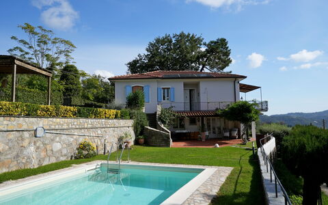 Villa Corsanico: Schwimmbad, Wohngebiet, Haus, Dach, Resort, Estate, Balkon, Eco Hotel, Hazienda, Hütte