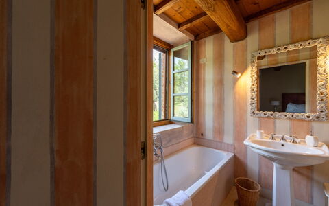 Villa Domus Papi: Holz, Interior Design, Armatur, Flooring, Fussboden, Badezimmer, Decke, Zuhause, Installation, Zimmer