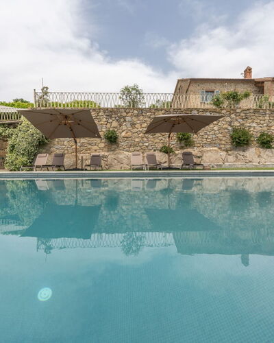 Villa Domus Papi: Schwimmbad, Estate, Hazienda, Villa, Flagstone, Resort, Hof, Gartenmöbel, Water Feature, Eco Hotel