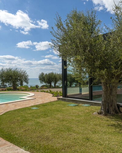 Villa Trasimena: Garten, Estate, Landscaping, Schwimmbad, Schatten, Bauernhaus, Villa, Hinterhof, Hazienda
