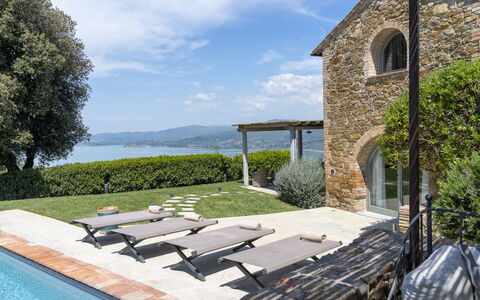 Villa Cotogna: Meer, Schwimmbad, Resort, Küste, Estate, Schatten, Gartenmöbel, Villa, Reservoir