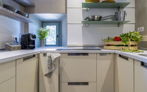Villa Cotogna: Küchengerät, Küche, Countertop, Cabinetry, Major Appliance, Interior Design, Möbel, Haushaltsgerät, Flooring, Zuhause