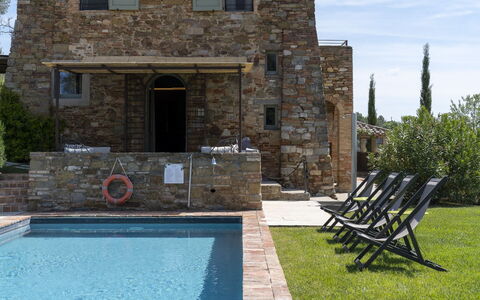Villa Cotogna: Schwimmbad, Estate, Backstein, Landscaping, Villa, Flagstone, Gartenmöbel, Steinwand, Bauernhaus, Kamin