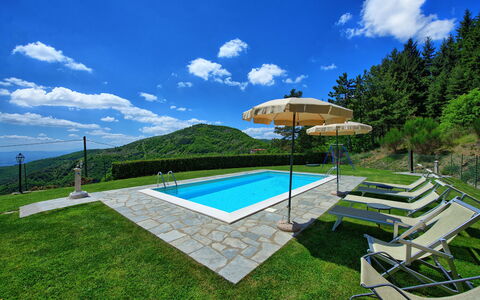 Villa Portole Due: Schwimmbad, Hügel, Gebirge, Bergstation, Resort, Freizeit, Grat, Eco Hotel, Gartenmöbel, Senke
