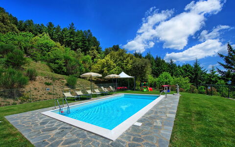 Villa Portole Due: Schwimmbad, Freizeit, Resort, Eco Hotel, Garten, Landscaping, Water Feature, Thermae, Gartenmöbel, Flagstone