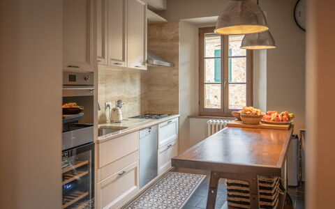 Town House Garden: Möbel, Küche, Interior Design, Küchengerät, Flooring, Countertop, Cabinetry, Major Appliance, Holz, Fussboden