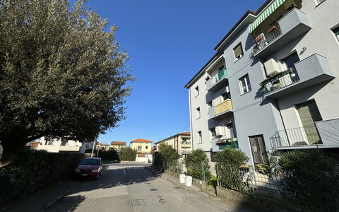 Sto Bene Qua: Gebäude, Fenster, Wohngebiet, Strassenbelag, Nachbarschaft, Haus, \Stadt, Die Architektur, Zuhause, Wohnung