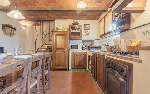 Casa Viola Pool, Wifi, Montaione: Möbel, Küche, Interior Design, Countertop, Flooring, Holz, Cabinetry, Decke, Fussboden, Küchengerät