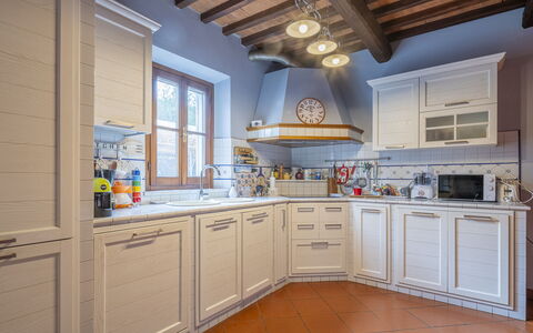 Casa Michela Casalguidi, Garden, Wifi: Küche, Holz, Interior Design, Cabinetry, Möbel, Flooring, Countertop, Zuhause, Küchengerät, Major Appliance