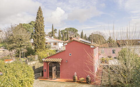 Casa Michela Casalguidi, Garden, Wifi: Baum, Wand, Haus, Strauch, Zuhause, Wohngebiet, Dach, Hütte, Grundstueck
