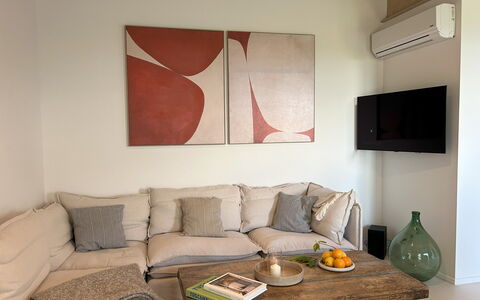 Belmonte Spereto Apartment With Pool, Montaione: Möbel, Interior Design, Wand, Couch, Flooring, Holz, Fussboden, Wohnzimmer, Zimmer, Zuhause