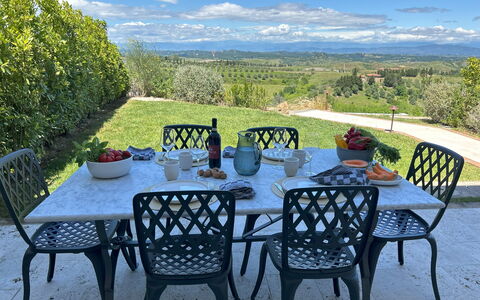 Belmonte Spereto Apartment With Pool, Montaione: Möbel, Gartenmöbel, Tabelle, Tisch Im Freien, Stuhl, Küche & Esszimmer Tisch, Garten, Terrasse, Kaffetisch, Garten