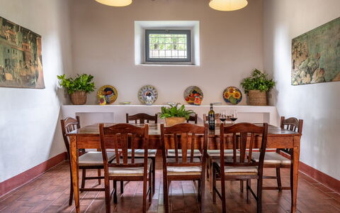 In the Heart of Chianti, Pool, Wifi, View - Lillia: Möbel, Tabelle, Interior Design, Holz, Esszimmer, Küche & Esszimmer Tisch, Flooring, Stuhl, Bilderrahmen, Beleuchtung