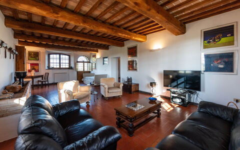 Country House In Tuscan Hills: Wohnung, Zuhause, Möbel, Holzboden, Villa, Couch, Hotel, Wohnzimmer, Daylighting