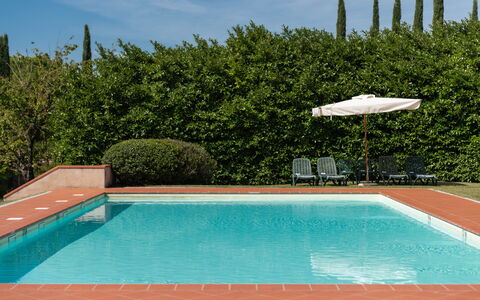 Country House In Tuscan Hills: Schwimmbad, Verbundwerkstoff, Resort, Schatten, Eco Hotel, Hazienda, Villa, Water Feature, Bauernhaus, Hinterhof