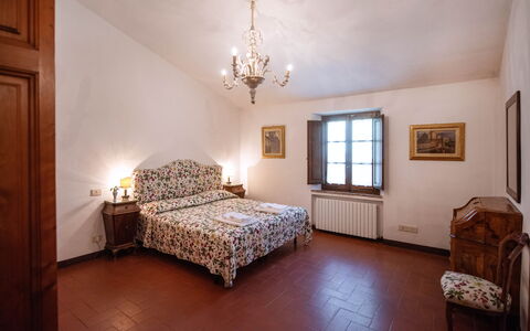 Green Hill Apartment In Tuscan Countryside: Wand, Möbel, Interior Design, Schlafzimmer, Bett, Zimmer, Decke, Fussboden, Flooring, Bettrahmen