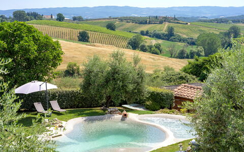 Villa Elsa di Bibbiano Pool, Sauna and View: Schwimmbad, Wohngebiet, Haus, Garten, Resort, Estate, Hinterhof, Gartenmöbel, Eco Hotel, Hazienda
