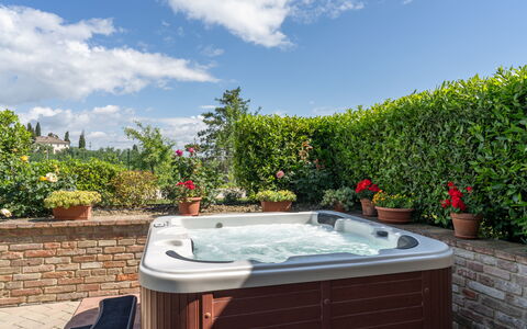 Capanna di Elfo: Schwimmbad, Blumentopf, Resort, Garten, Badewanne, Eco Hotel, Armatur, Freizeit, Zimmerpflanze