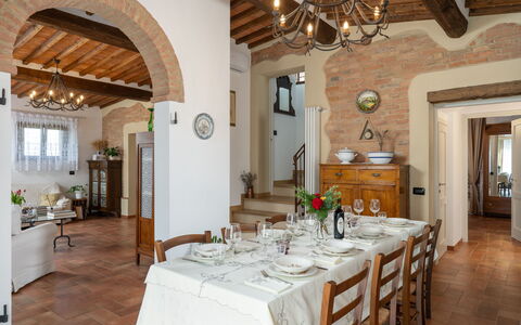 Capanna di Elfo: Möbel, Interior Design, Holz, Flooring, Tabelle, Küche & Esszimmer Tisch, Decke, Stuhl, Esszimmer, Fussboden
