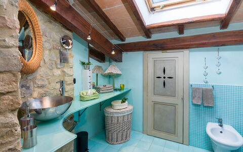 Capanna al Lago, Chianti Heritage with Vineyards V: Interior Design, Armatur, Wand, Badezimmer, Bad Sink, Flooring, Zapfhahn, Sinken, Möbel, Decke