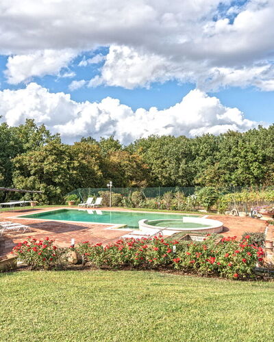 Dimora Di Castroncello: Schwimmbad, Garten, Resort, Landscaping, Rasen, Park, Schatten, Garten, Hinterhof, Eco Hotel
