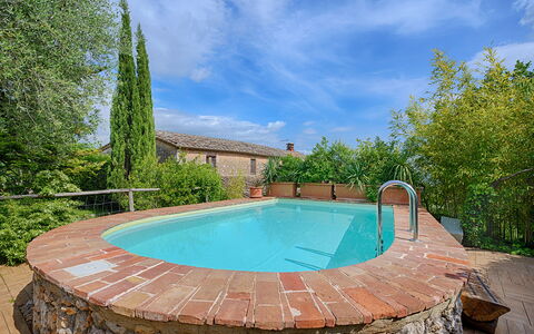 Podere Lorena, 13Th-Century Farmhouse in the Monta: Schwimmbad, Verbundwerkstoff, Backstein, Hinterhof, Gartenmöbel, Hazienda, Water Feature, Flagstone, Villa, Eco Hotel