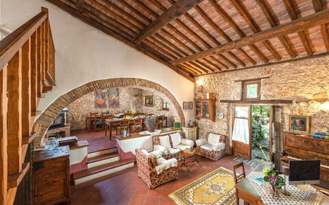 Podere Lorena, 13Th-Century Farmhouse in the Monta: Möbel, Wand, Interior Design, Stuhl, Zuhause, Flooring, Tabelle, Decke, Steinwand, Wohnzimmer