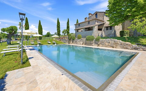 Dimora Chianti Shire: Stunning Tuscan Villa on Vin: Blau, Schwimmbad, Estate, Resort, Gartenmöbel, Thermae, Villa, Eco Hotel, Water Feature, Hazienda