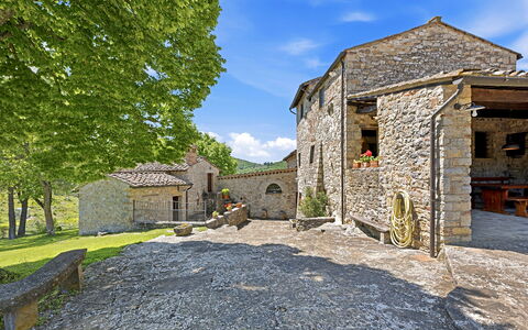 Dimora Chianti Shire: Stunning Tuscan Villa on Vin: Wand, Gebäude, Haus, Die Architektur, Ländliches Gebiet, Landschaft, Steinwand, Zuhause, Dach, Hütte
