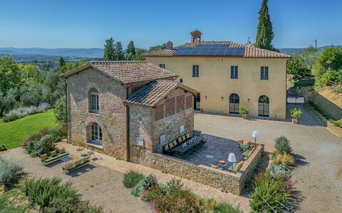 Villa del Mangia - Luxury Villa with Infinity Pool: Strauch, Zuhause, Estate, Hütte, Bauernhaus, Garten, Villa, Steinwand, Landscaping, Villa