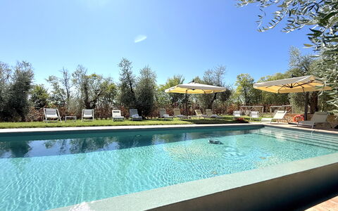 Villa del Mangia - Luxury Villa with Infinity Pool: Schwimmbad, Baum, Resort, Gartenmöbel, Garten, Schatten, Eco Hotel, Landscaping, Hazienda, Estate