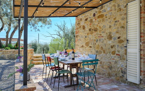 Villa Marielena Chianti Farmhouse with Hot Tub: Möbel, Tabelle, Gartenmöbel, Küche & Esszimmer Tisch, Stuhl, Tisch Im Freien, Terrasse, Schatten, Esszimmer, Restaurant