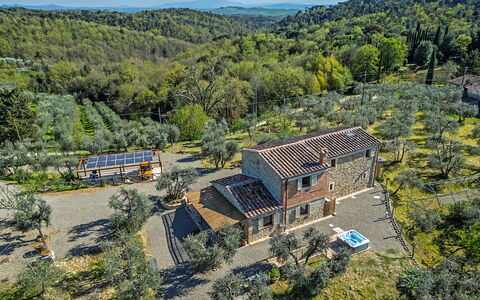 Villa Marielena Chianti Farmhouse with Hot Tub: Haus, Zuhause, Ländliches Gebiet, Landschaft, Hütte, Dach, Grundstueck, Estate, Dorf