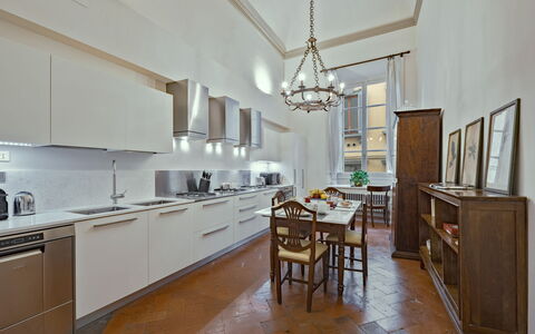Elegant Suite: Exclusive Florence Apartment with V: Küche, Flooring, Interior Design, Holz, Möbel, Countertop, Decke, Küchengerät, Fussboden, Cabinetry