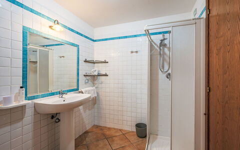 Magione 120: Interior Design, Flooring, Armatur, Fussboden, Decke, Badezimmer, Bad Sink, Installation, Zimmer, Zapfhahn