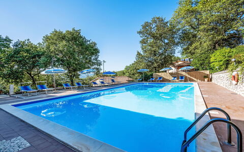Magione 120: Blau, Schwimmbad, Resort, Freizeit, Eco Hotel, Gartenmöbel, Ferienort, Hotel, Villa, Sonnenliege