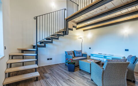 Santa Cristina: Interior Design, Flooring, Fussboden, Zuhause, Wohnung, Holzboden, Zimmer, Treppe, Wohnzimmer, Hartholz