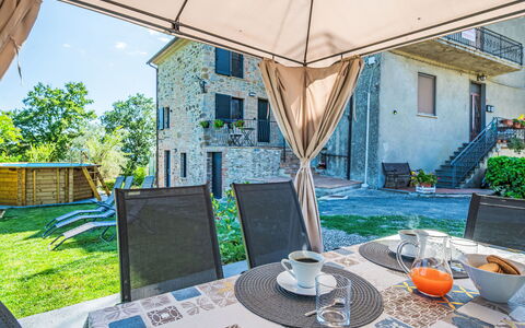 Santa Cristina: Zuhause, Estate, Garten, Landscaping, Hinterhof, Hof, Villa, Gartenmöbel, Stuhl, Schwimmbad
