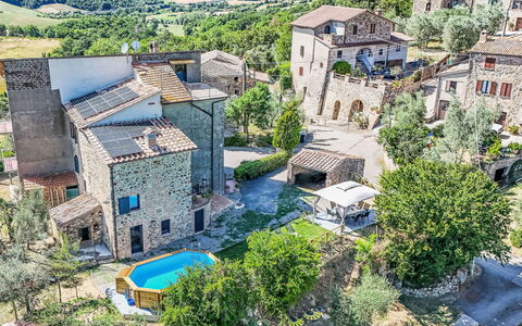 Santa Cristina: Landschaft, Die Architektur, Haus, Wohngebiet, Ländliches Gebiet, Zuhause, Menschliche Siedlung, Dorf, Estate, Schwimmbad
