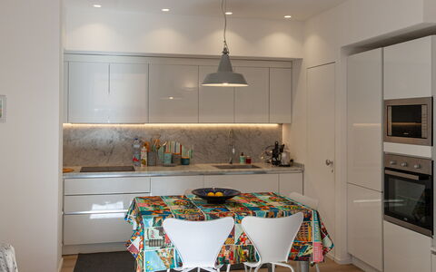 La Casa Dei Mandarini: Möbel, Interior Design, Flooring, Wand, Fussboden, Holz, Light Fixture, Decke, Küche, Beleuchtung