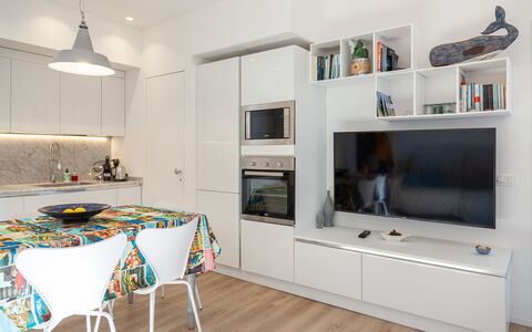 La Casa Dei Mandarini: Möbel, Interior Design, Küche, Küchengerät, Flooring, Wand, Countertop, Cabinetry, Holz, Major Appliance