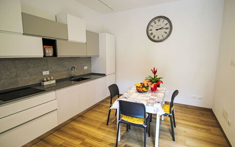 Via Nazionale: Möbel, Interior Design, Flooring, Fussboden, Holz, Küche, Countertop, Zimmer, Cabinetry, Holzboden