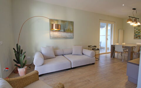 Casa Rossella: Möbel, Interior Design, Flooring, Fussboden, Wand, Couch, Holz, Wohnzimmer, Zimmer, Tabelle