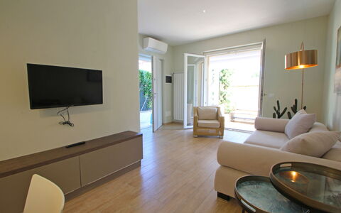 Casa Rossella: Möbel, Interior Design, Flooring, Fussboden, Holz, Wohnzimmer, Zimmer, Couch, Decke, Zuhause